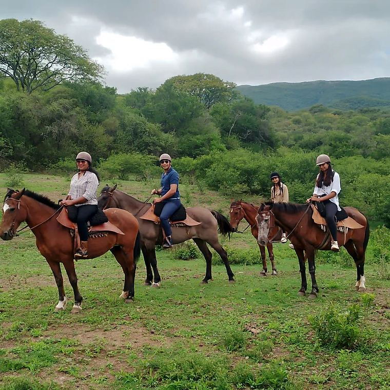 Cabalgata de día completo con asado y merienda de campo